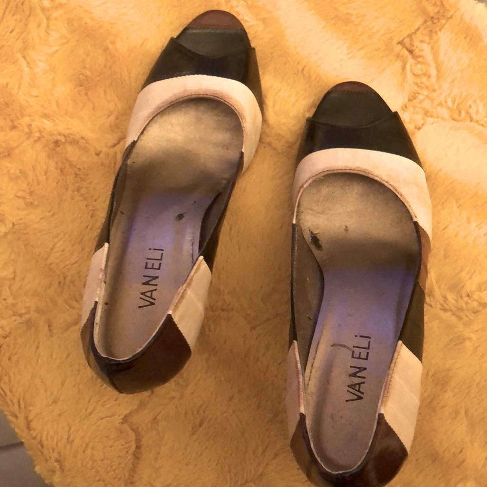 Peekaboo Pump